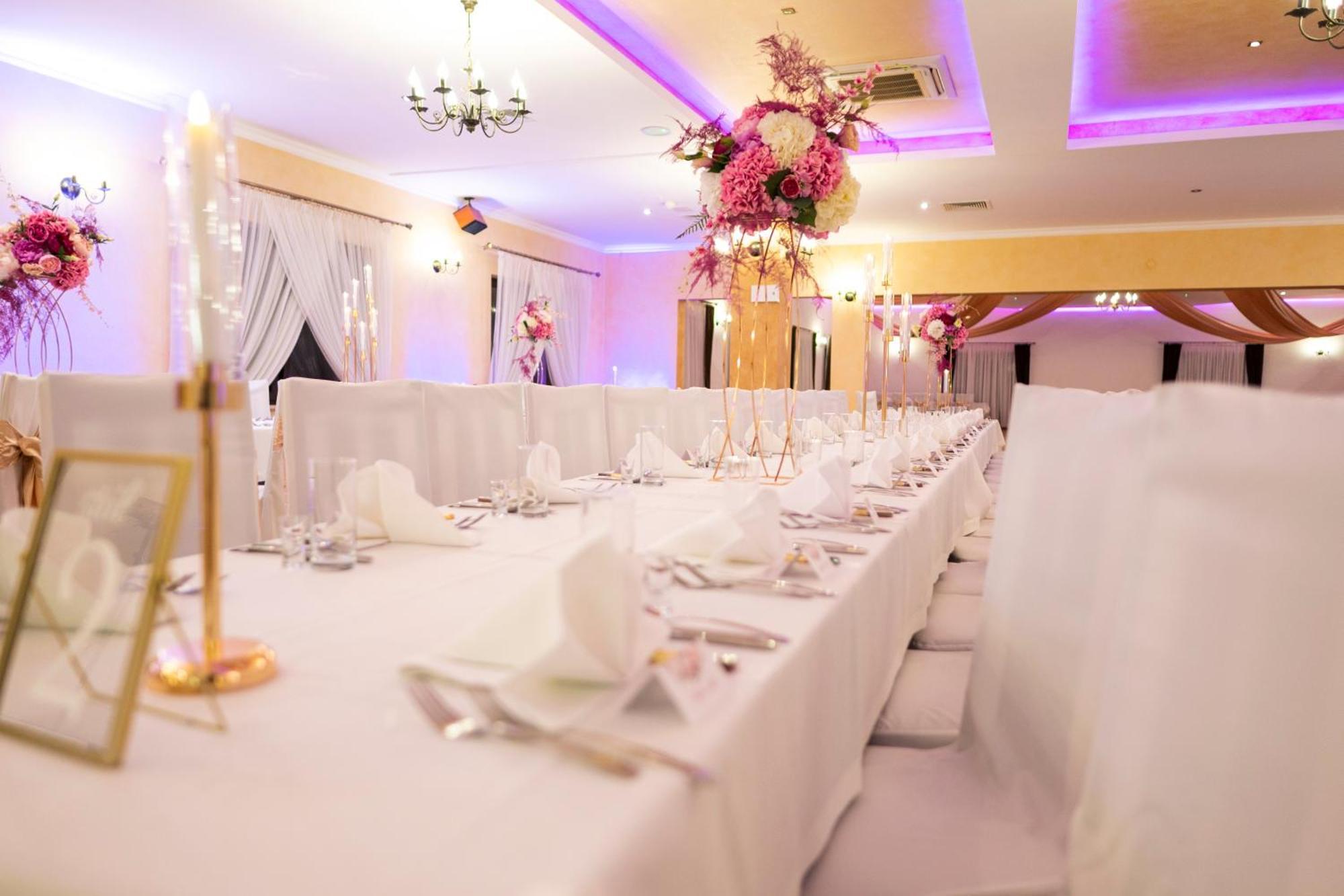 Hotel Podzamcze Gora Kalwaria Bagian luar foto