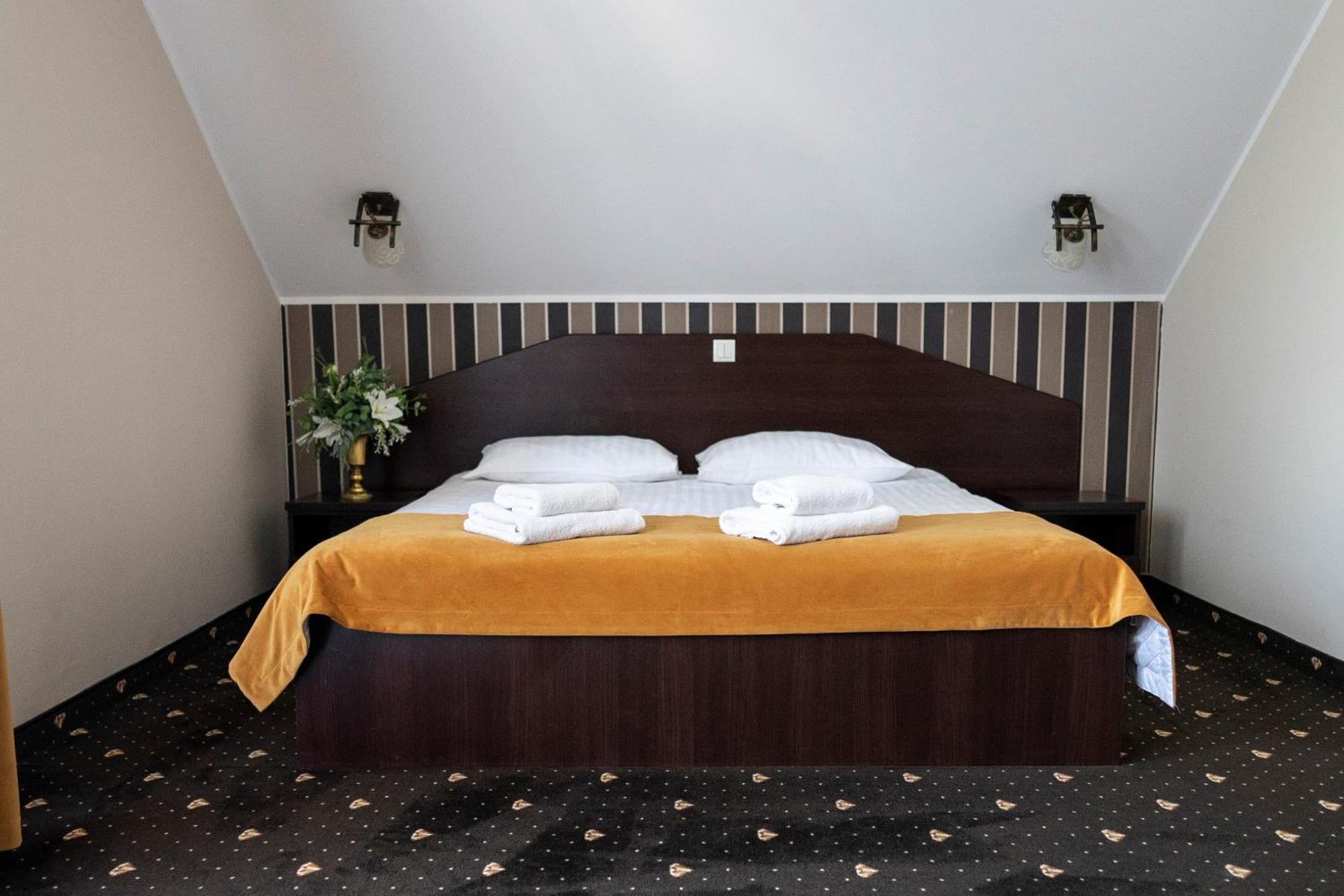 Hotel Podzamcze Gora Kalwaria Bagian luar foto